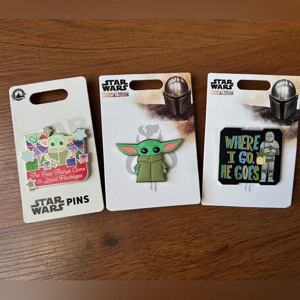 NWT Disney Parks Mandalorian Baby Yoda Grogu pin set